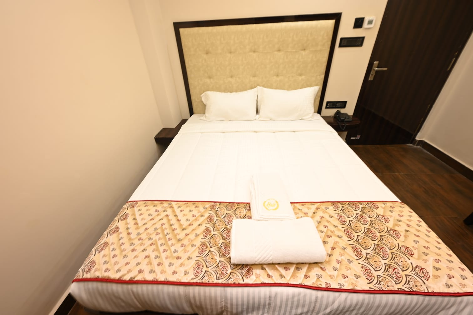 Nav Dampati room